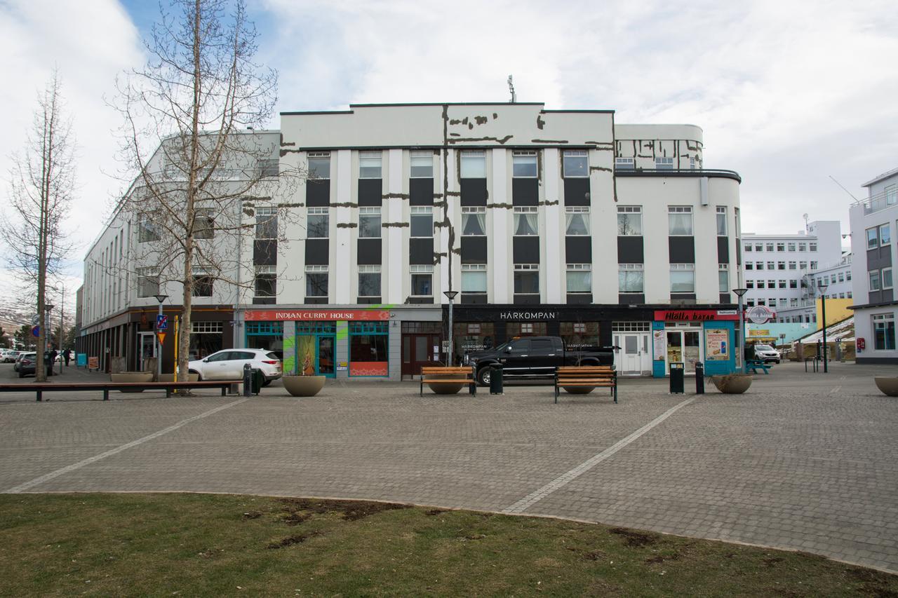 אקורירי Town Square Guesthouse מראה חיצוני תמונה