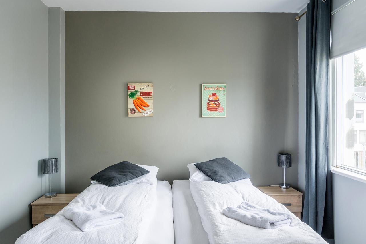 אקורירי Town Square Guesthouse מראה חיצוני תמונה